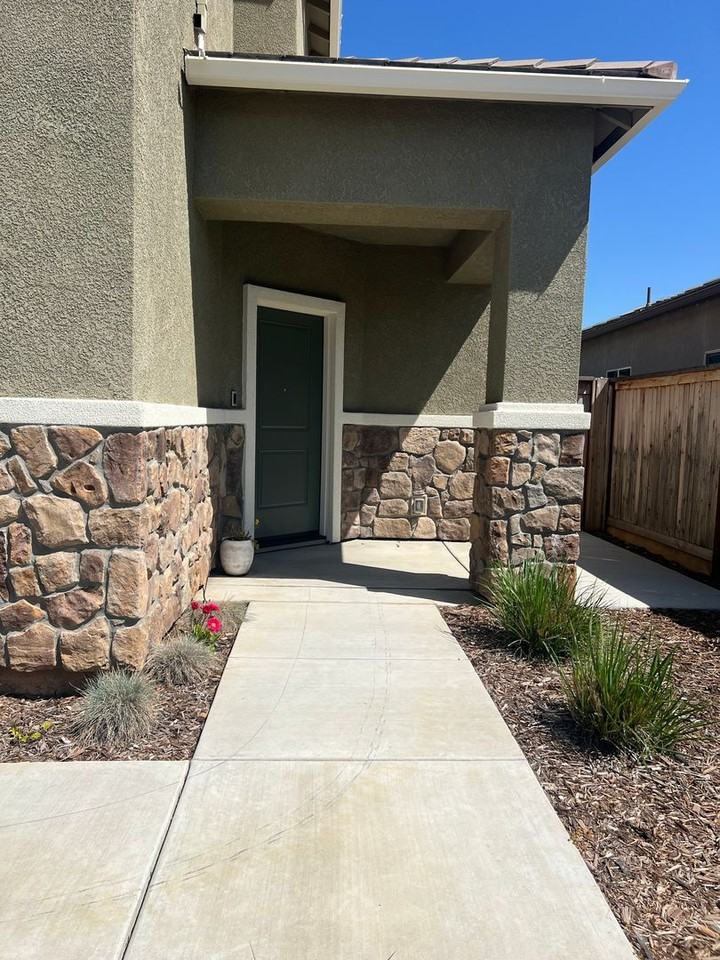 1508 Lahonton Way - Photo 2 of 27