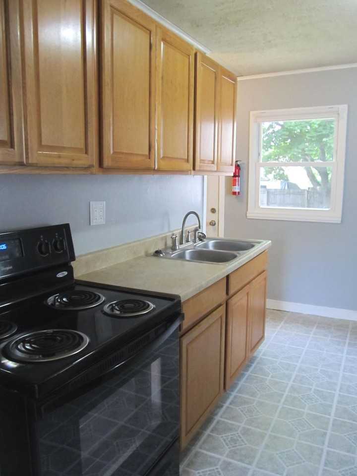 3324 S Rose St - Photo 3 of 12