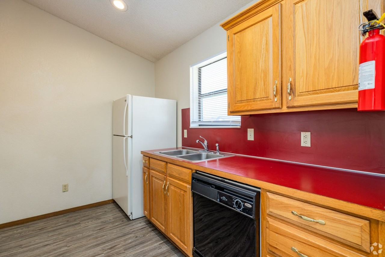 Bear Town - Photo 3 of 20