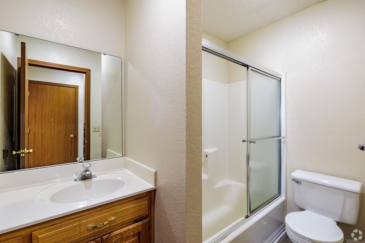 Bear Town - Photo 7 of 20