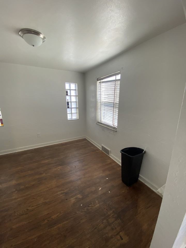 1454 Sylvan Ter #NA - Photo 4 of 19