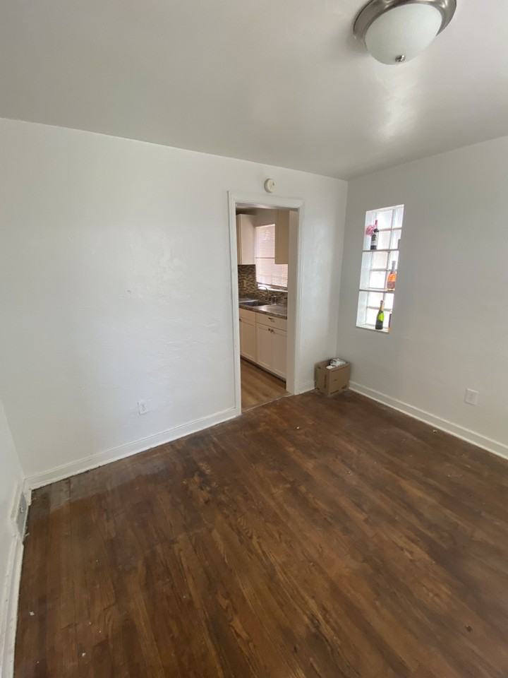 1454 Sylvan Ter #NA - Photo 5 of 19