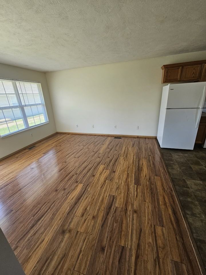 3118 W Commercial St #B - Photo 2 of 7