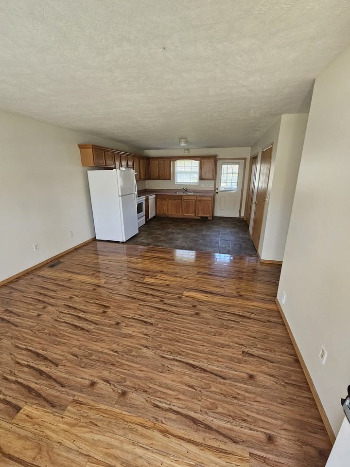 3118 W Commercial St #B - Photo 3 of 7