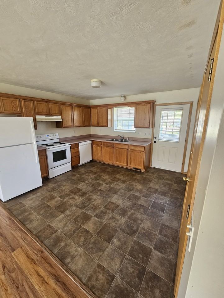 3118 W Commercial St #B - Photo 4 of 7