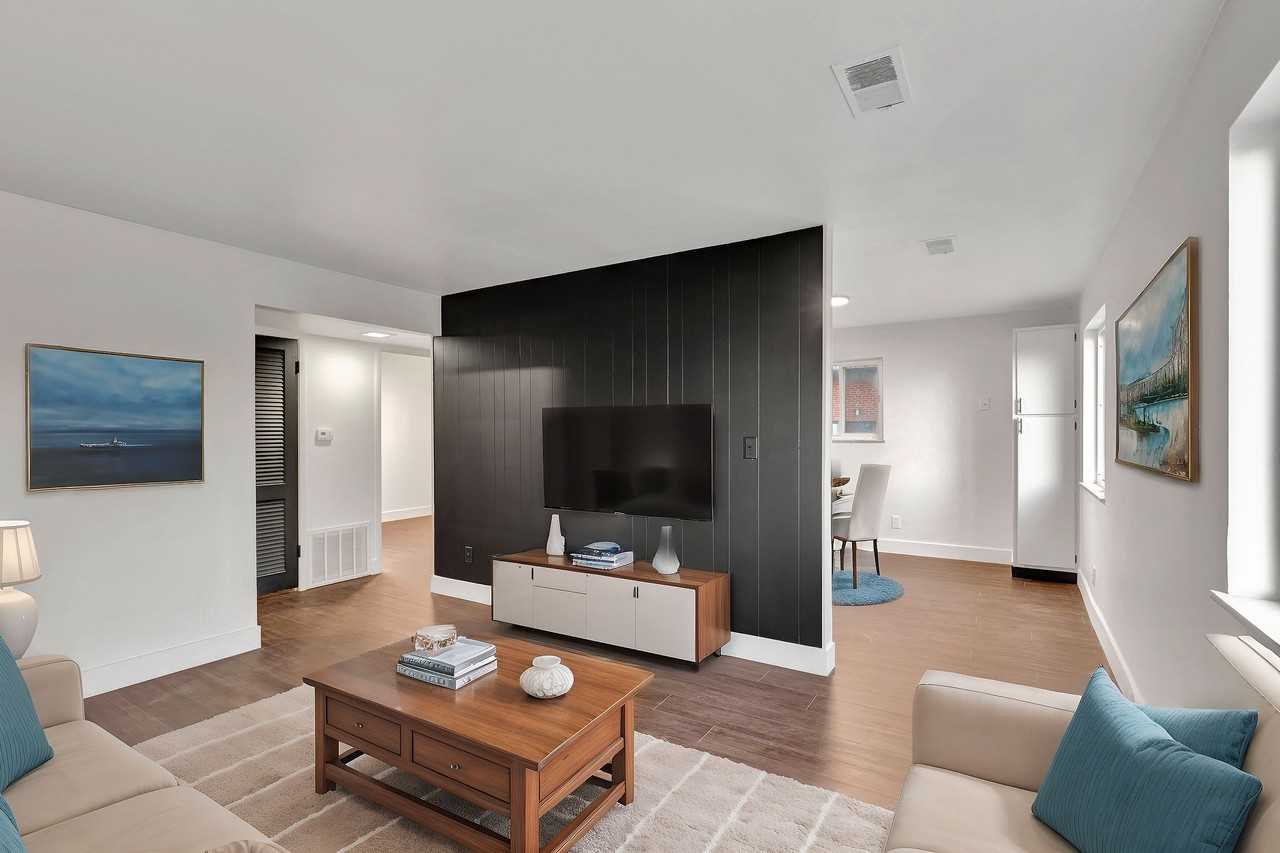 8 Bordeaux Dr #4 - Photo 3 of 23