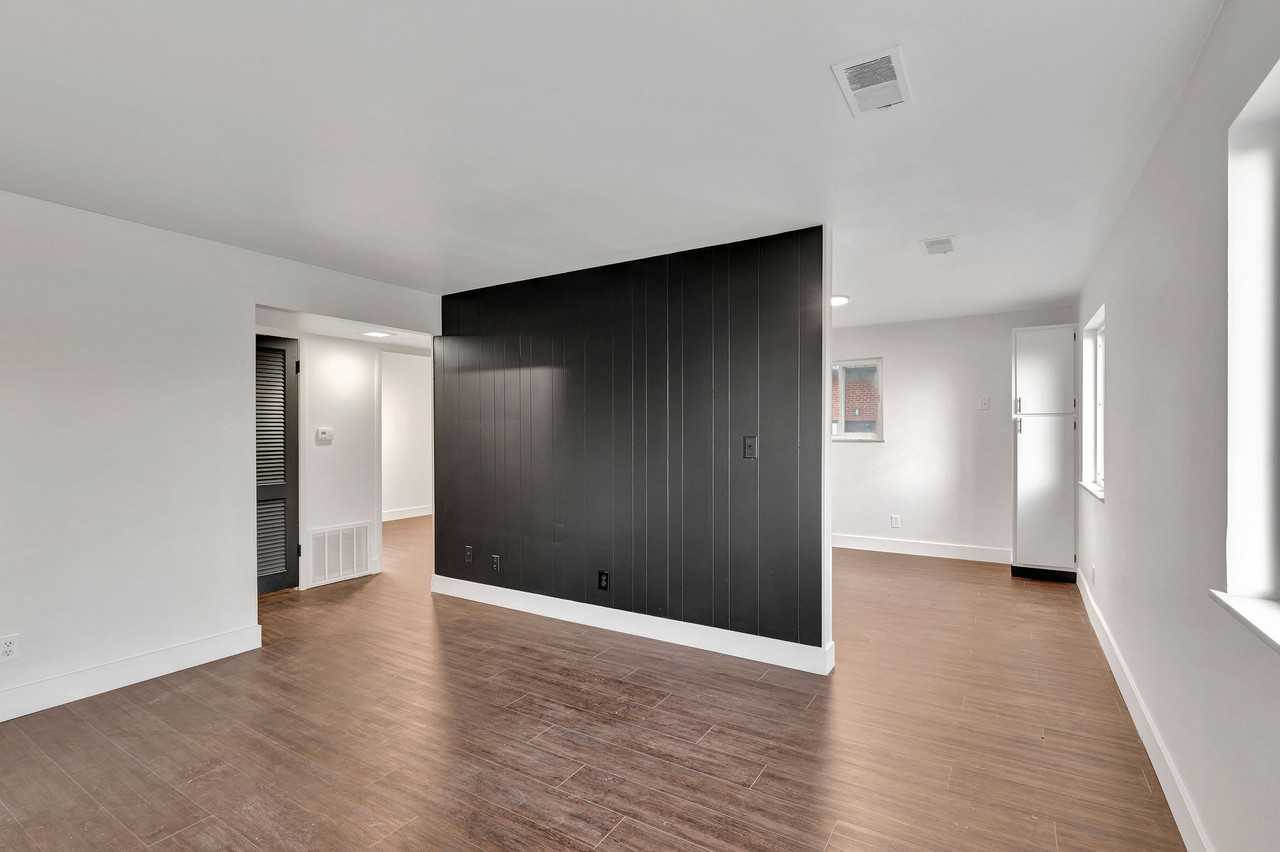 8 Bordeaux Dr #4 - Photo 6 of 23