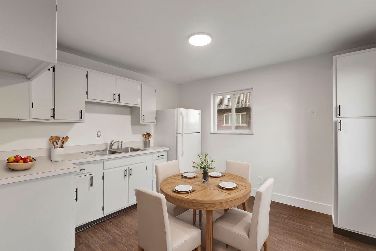 8 Bordeaux Dr #4 - Photo 5 of 23