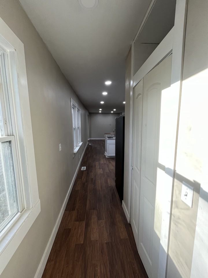 810 E 8th St #1 - Photo 2 of 15