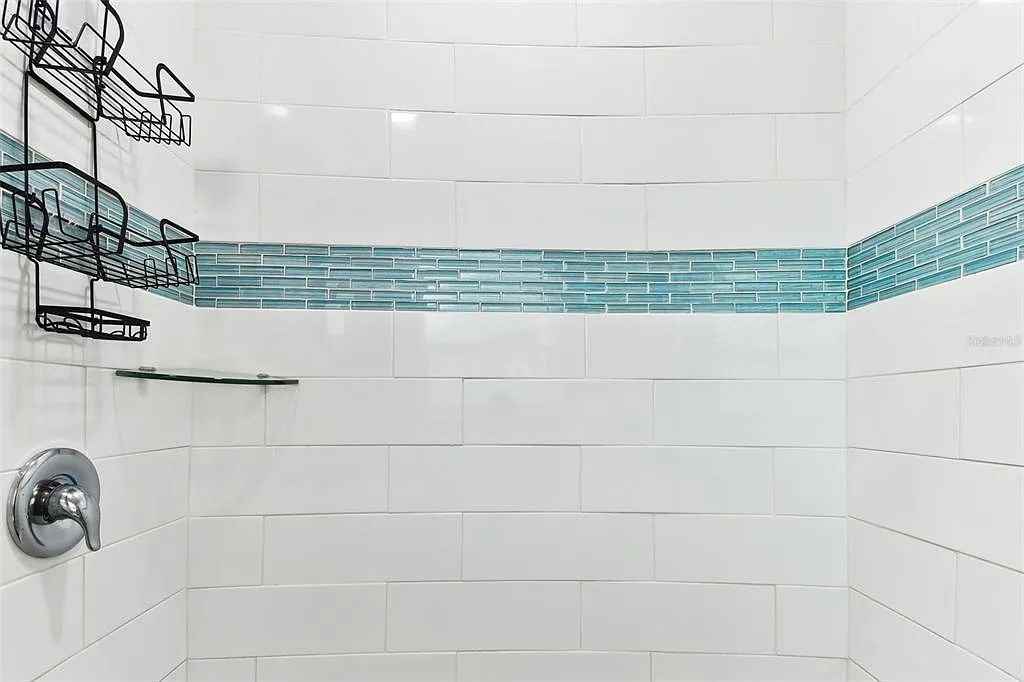 601 76th Ave #D - Photo 2 of 29