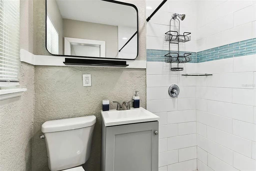 601 76th Ave #D - Photo 4 of 29