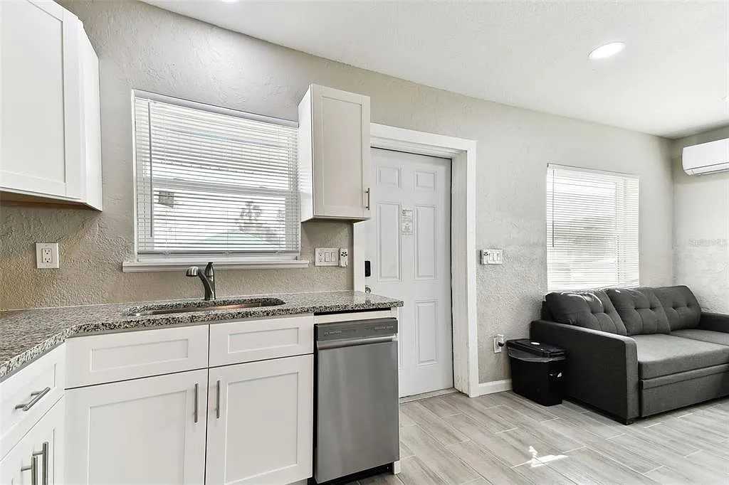 601 76th Ave #D - Photo 7 of 29