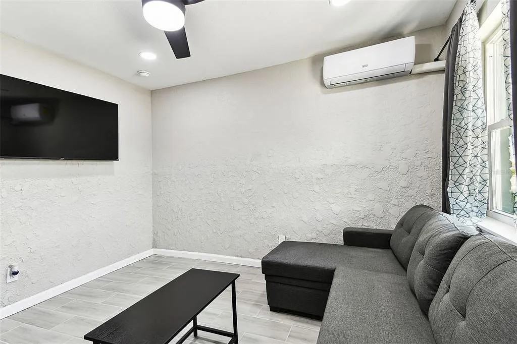 601 76th Ave #C - Photo 7 of 32