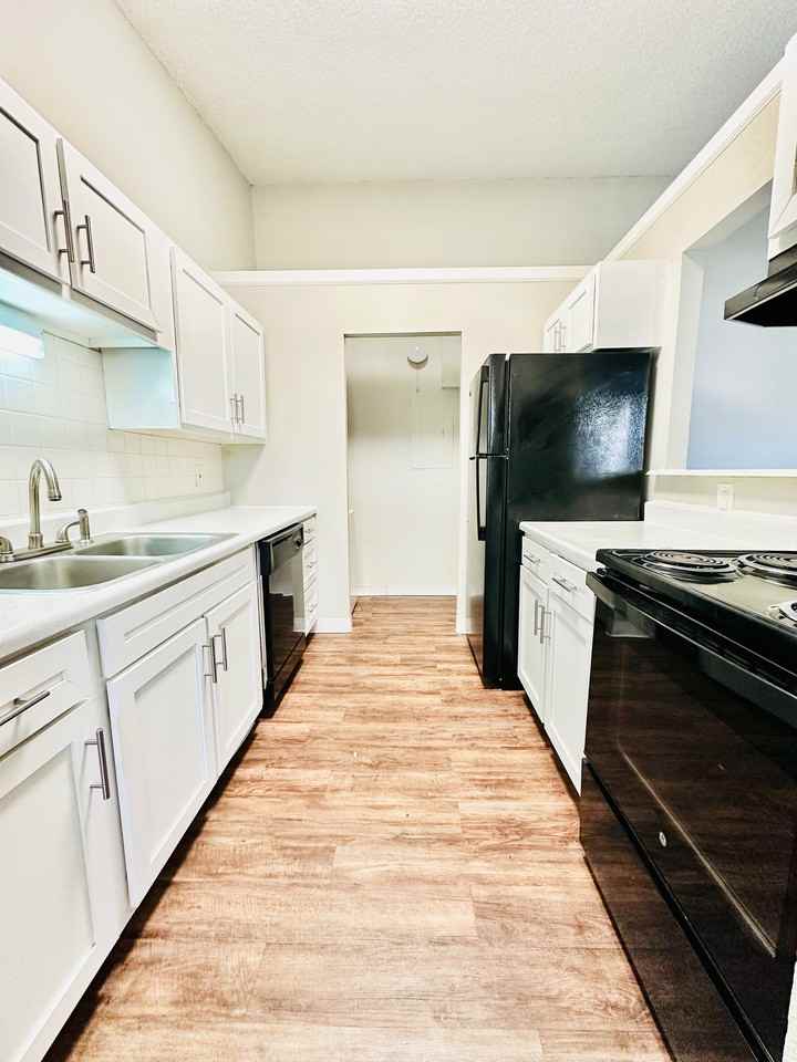 WILLOW RUSH - Photo 4 of 33