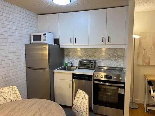 W 51st St #1524 - Photo 2 of 20