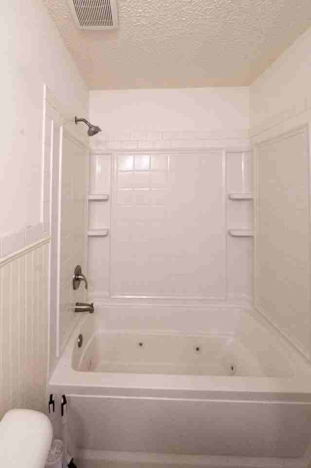 33 Brentwood Dr - Photo 2 of 12