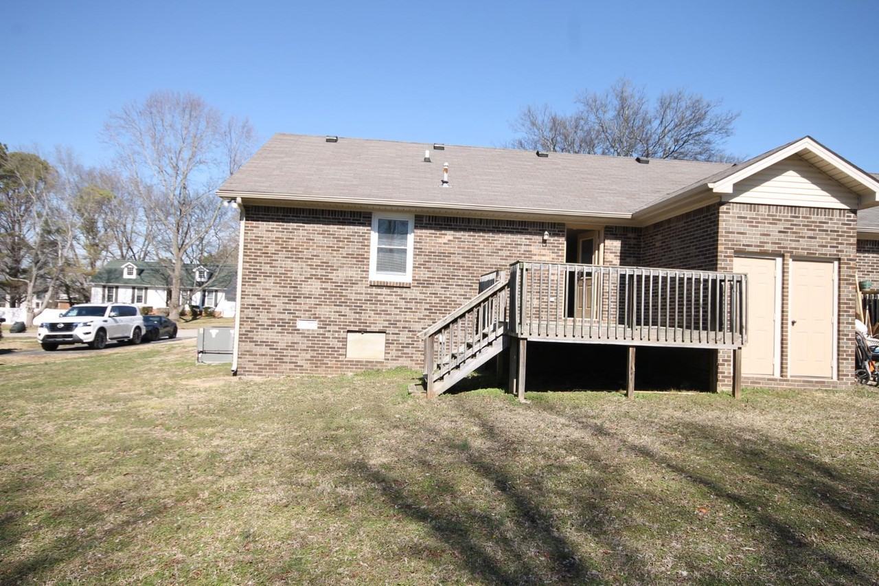 219 Hunter Dr - Photo 2 of 2