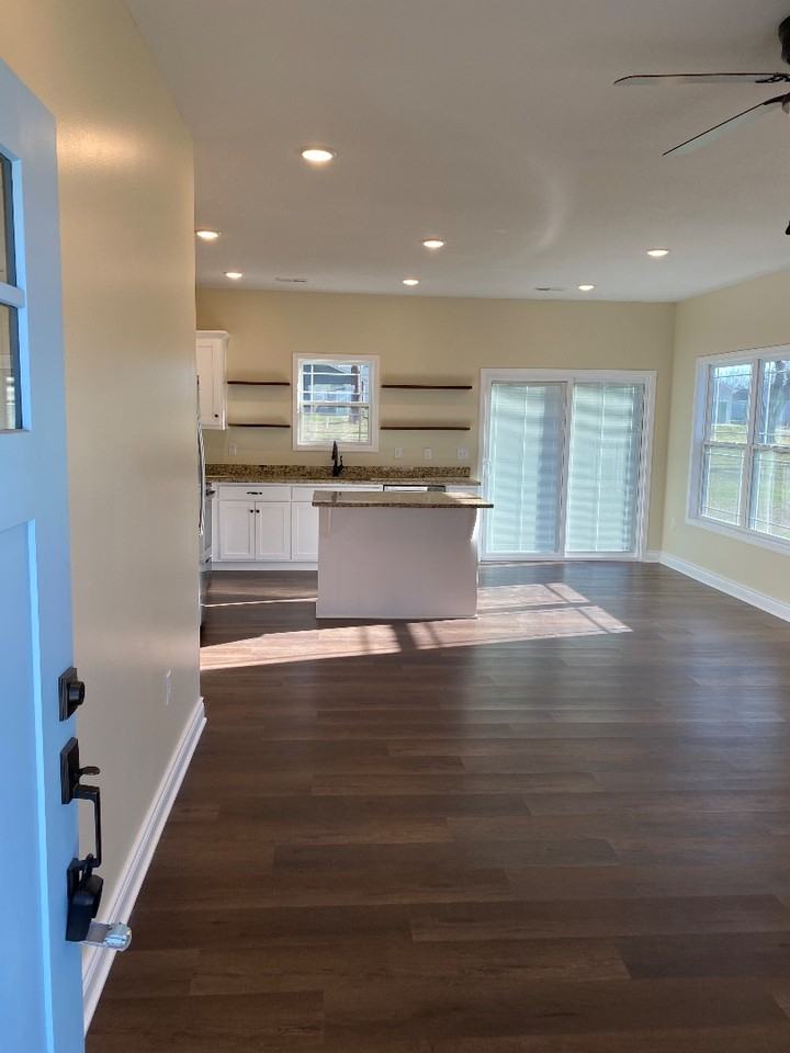 104 S Hyde St - Photo 3 of 16