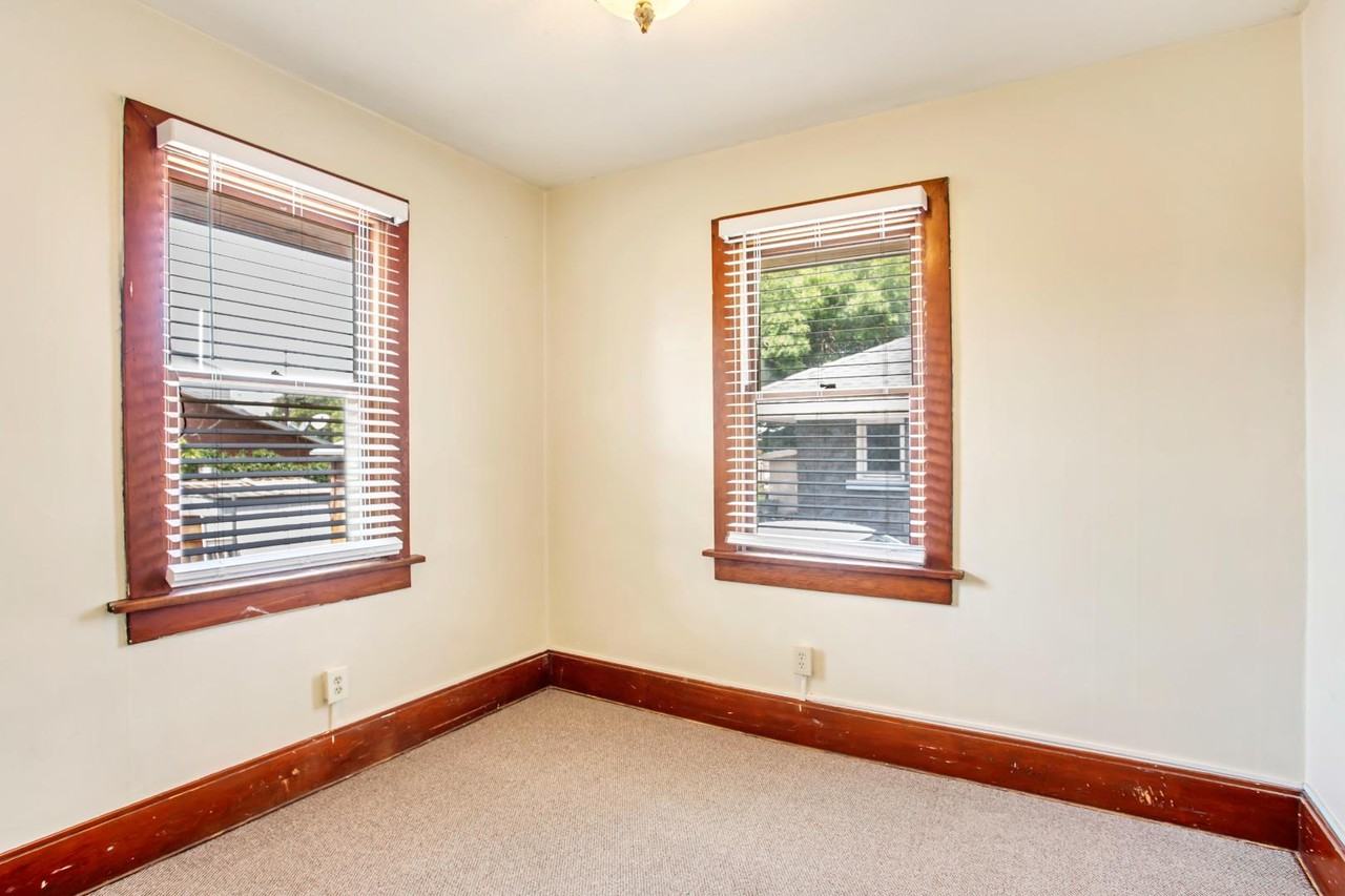 172 South 600 West - Photo 4 of 10