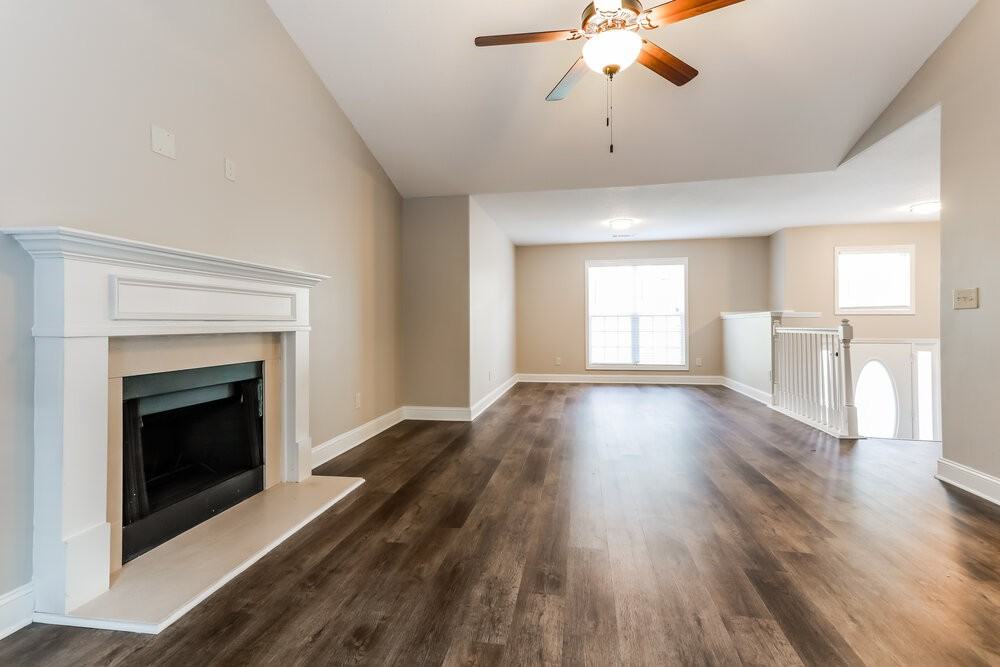 595 Embassy Walk - Photo 4 of 17