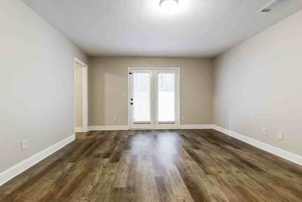 595 Embassy Walk - Photo 7 of 17