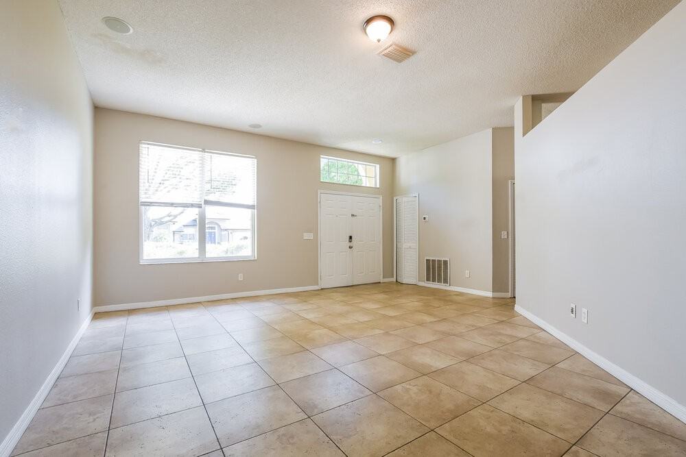 8184 Cloverglen Cir - Photo 3 of 16