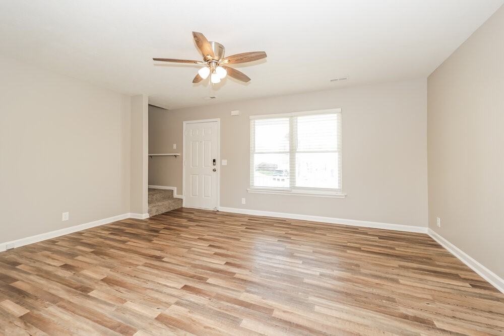 1007 Cheryl Ln - Photo 4 of 17