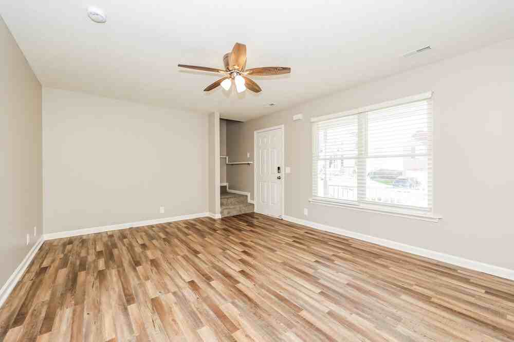 1007 Cheryl Ln - Photo 5 of 17