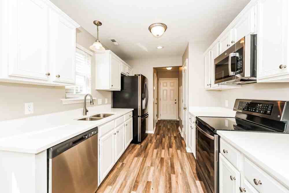 1007 Cheryl Ln - Photo 7 of 17