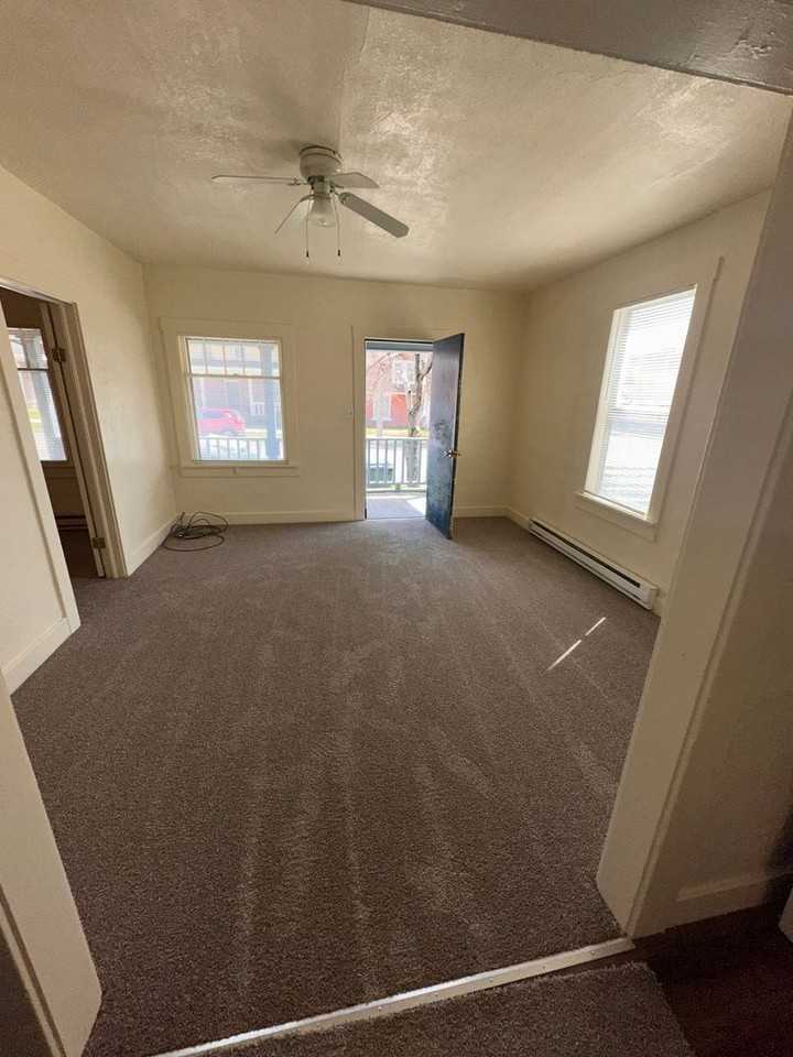 548 W Bonneville - Photo 2 of 23