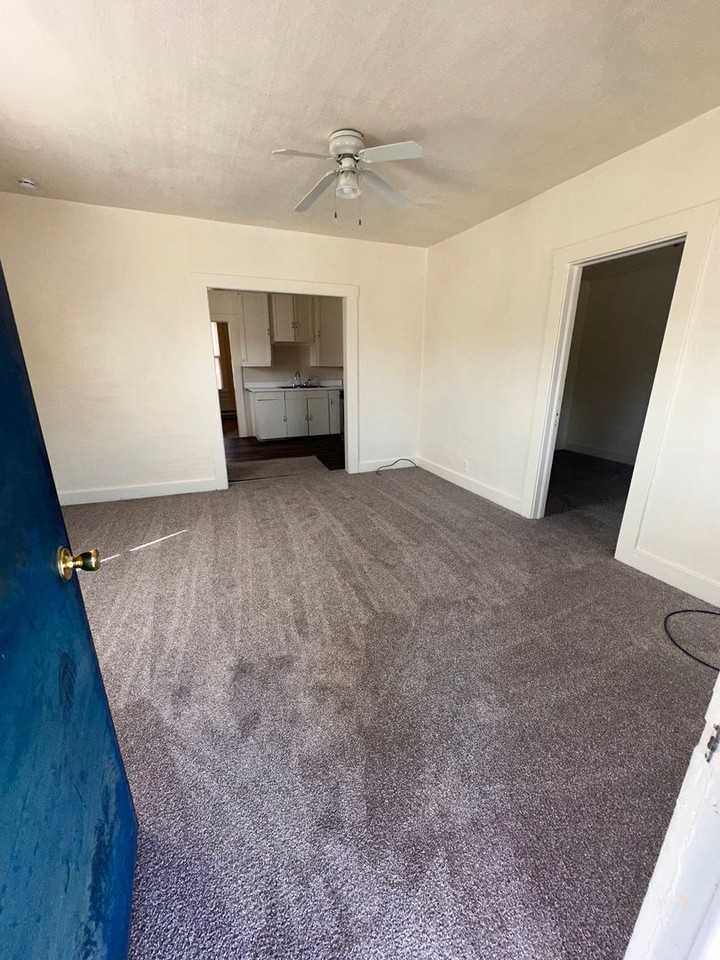 548 W Bonneville - Photo 3 of 23