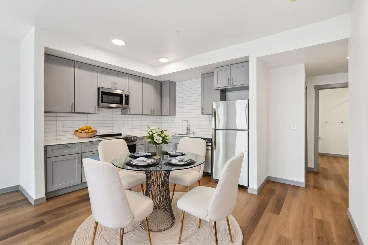 Grand Vista Apartments - Photo 3 of 7