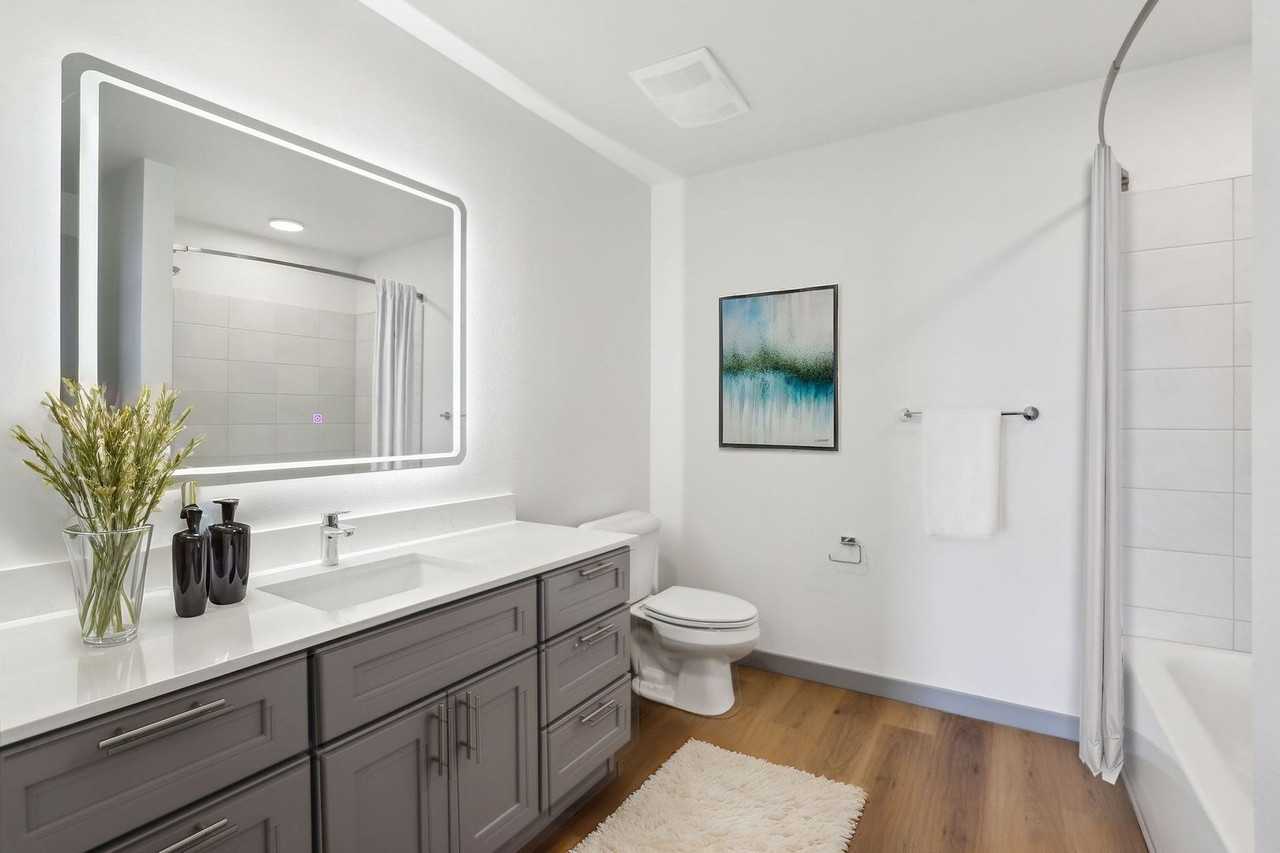 Grand Vista Apartments - Photo 5 of 7