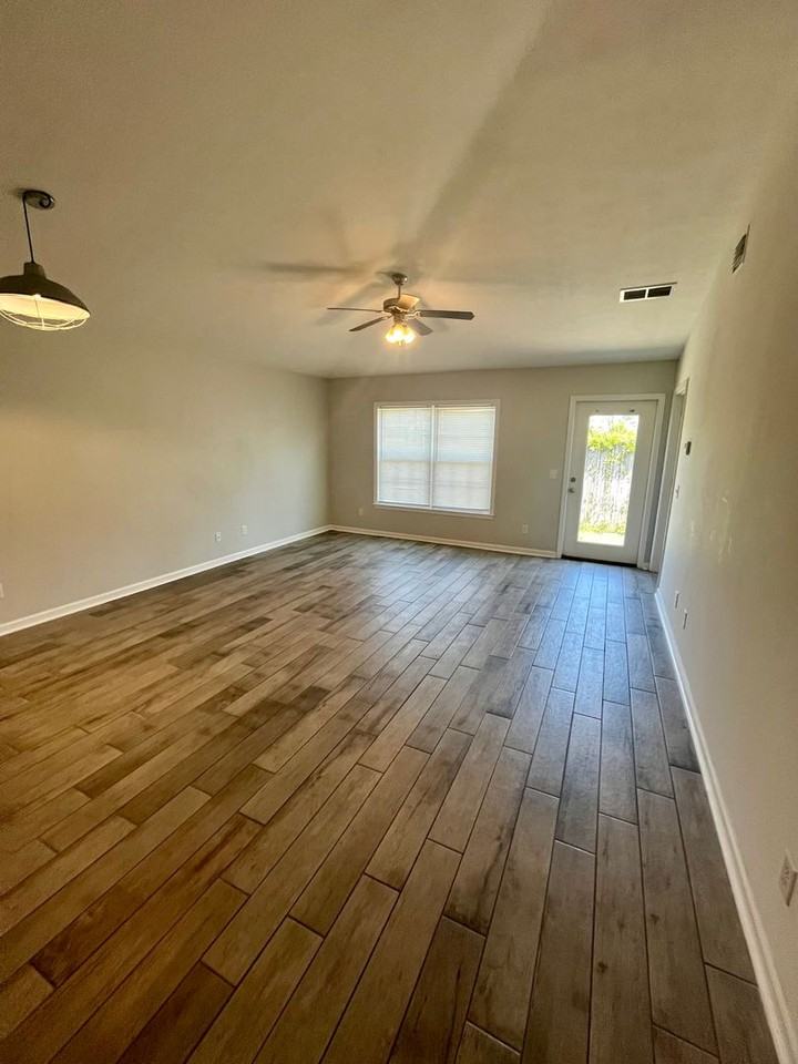 2406 Quiet Oaks Dr - Photo 2 of 9