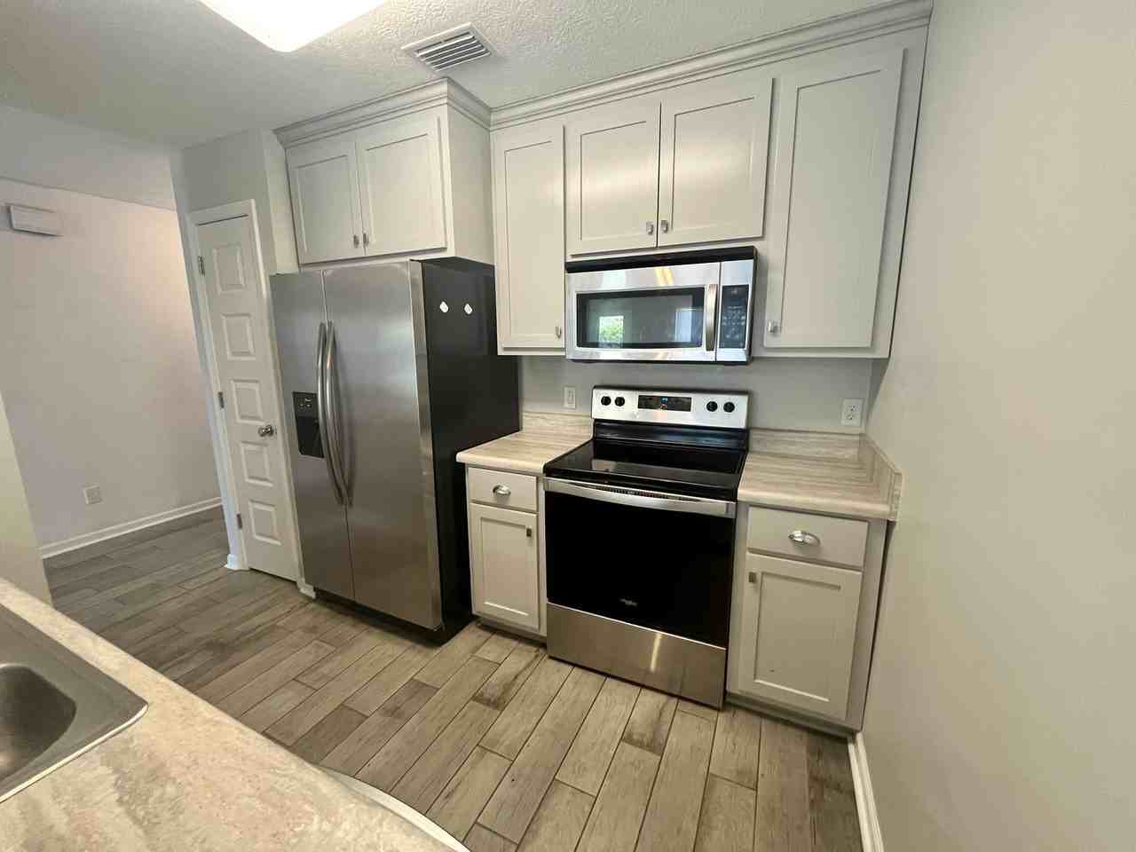 2406 Quiet Oaks Dr - Photo 3 of 9