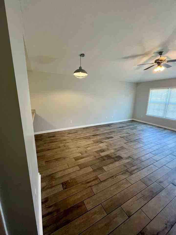 2406 Quiet Oaks Dr - Photo 4 of 9