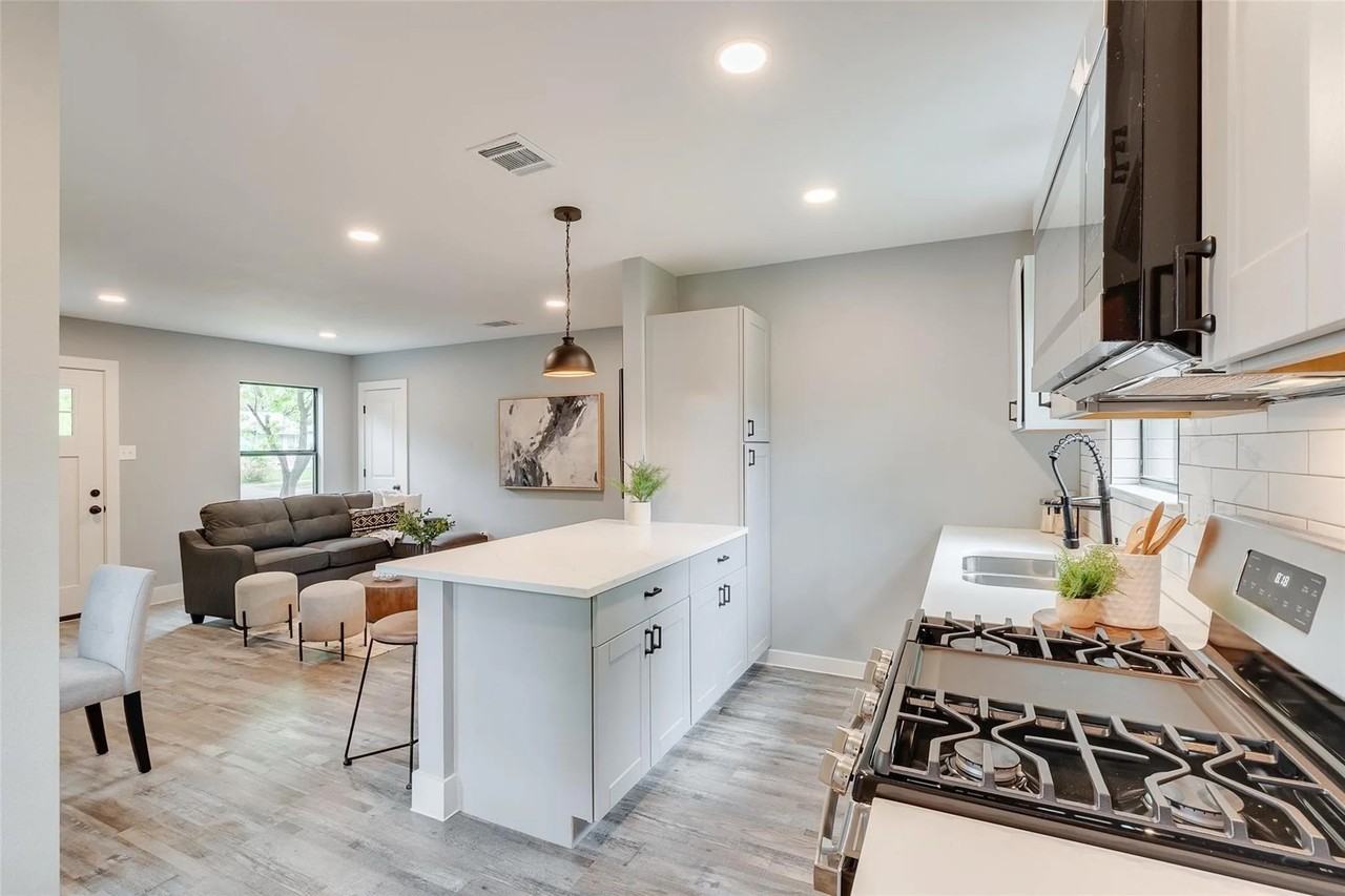 2124 Tisinger Ave - Photo 3 of 18