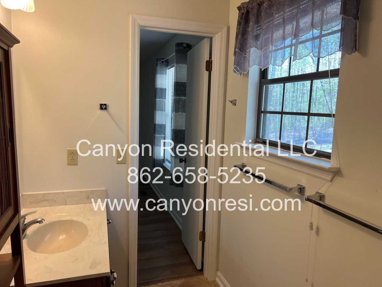 2494 Shenandoah Dr - Photo 3 of 30