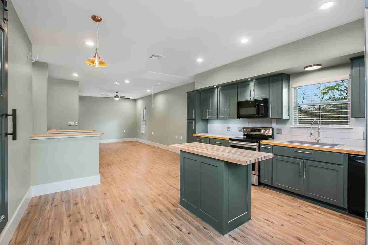 830 Avenue A - Photo 3 of 23