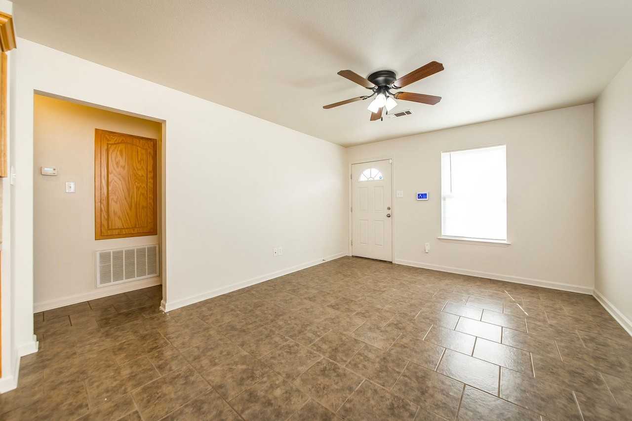 417 Scott St - Photo 5 of 17