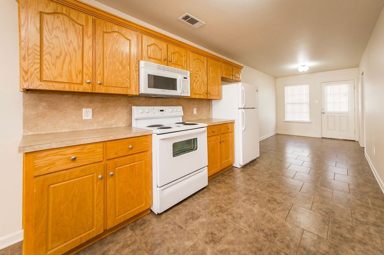 417 Scott St - Photo 7 of 17