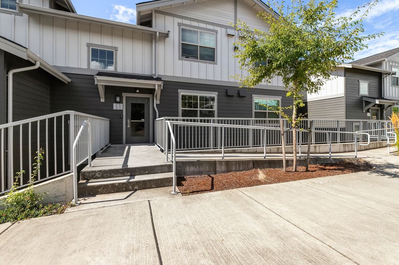 Find your dream home at Prince Avenue Apartments! Offering 1, 2, 3, and 4 bedroom Units! - Photo 6 of 6