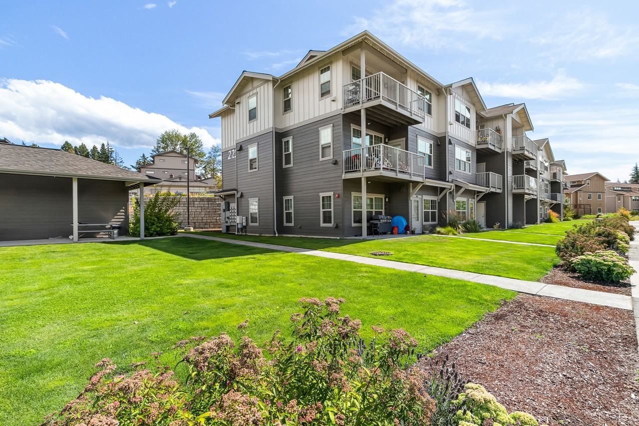Find your dream home at Prince Avenue Apartments! Offering 1, 2, 3, and 4 bedroom Units! - Photo 2 of 6