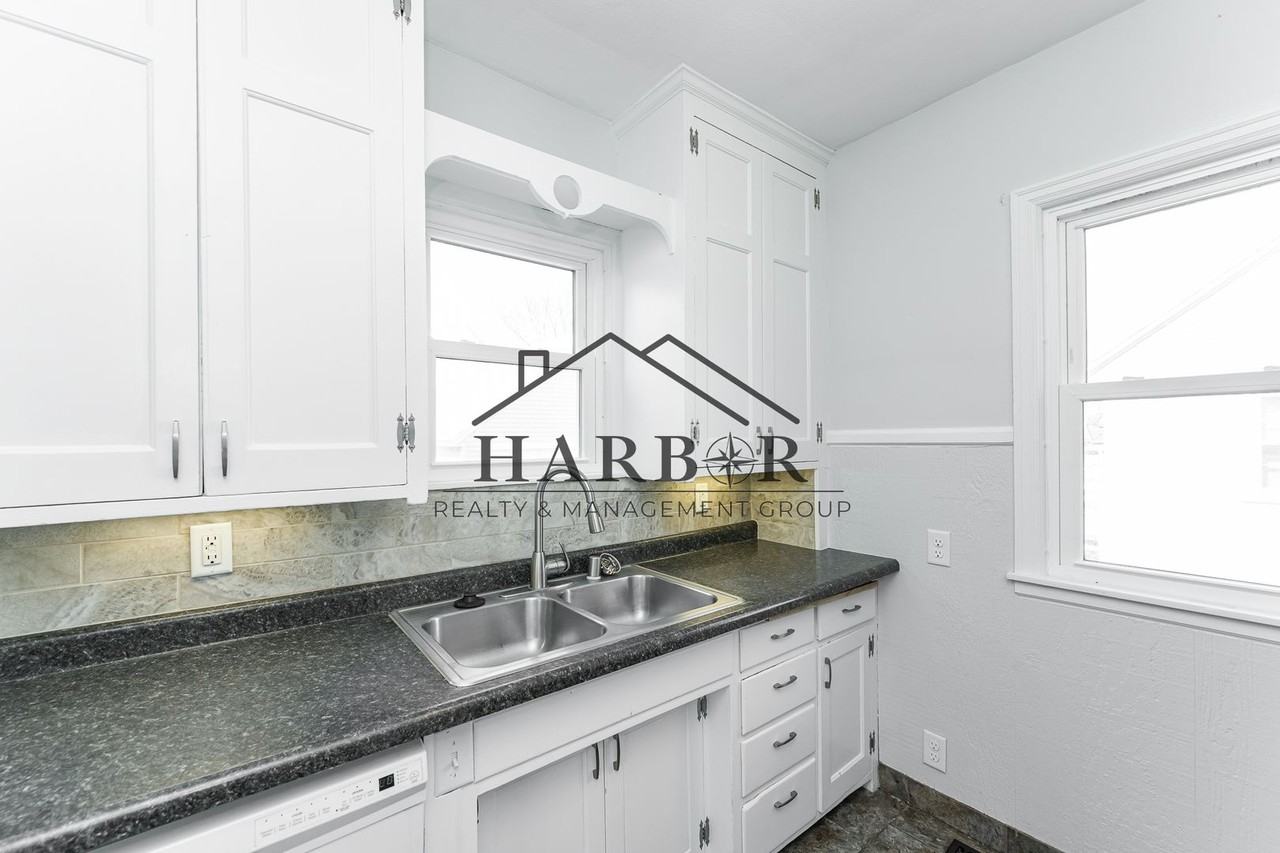 423 11th St Se - Photo 2 of 17