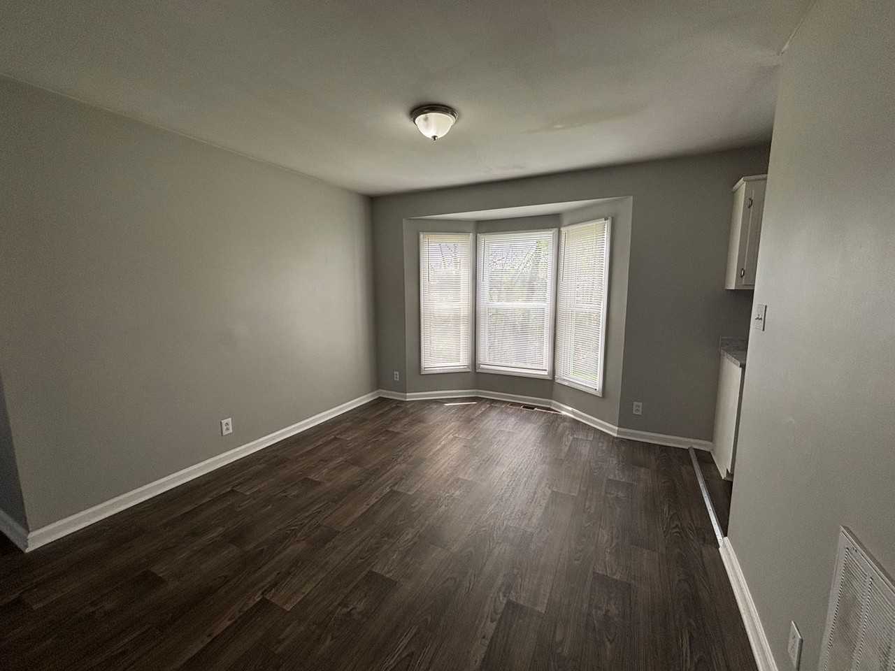 1237 Kendall Dr - Photo 5 of 25