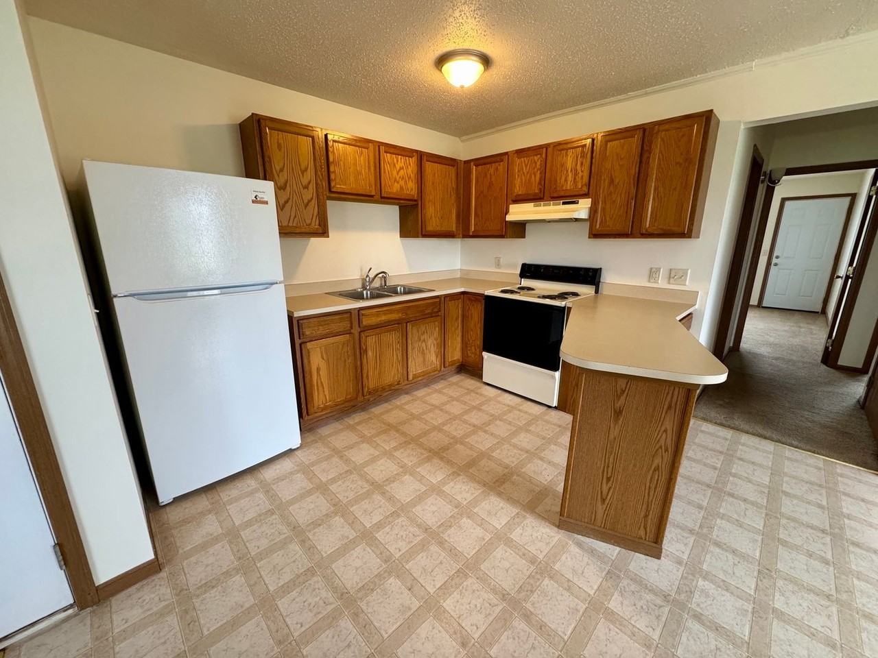 Two bedroom, 1 bathroom, Patio - Photo 3 of 11