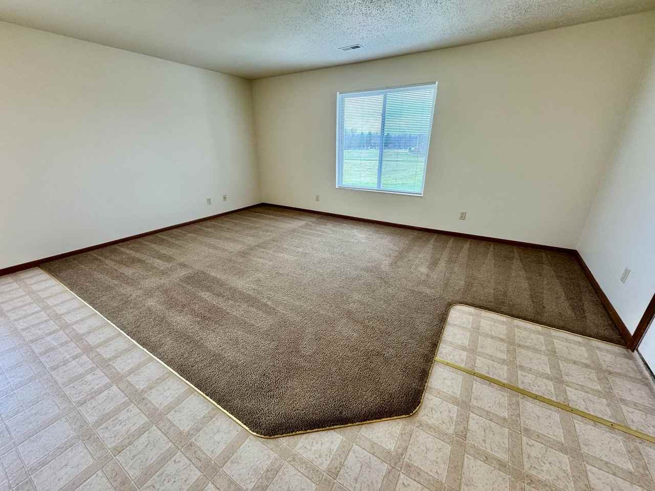 Two bedroom, 1 bathroom, Patio - Photo 5 of 11