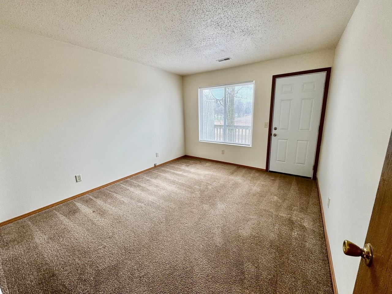 Two bedroom, 1 bathroom, Patio - Photo 7 of 11