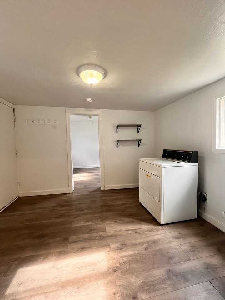 903 A St - Photo 3 of 9