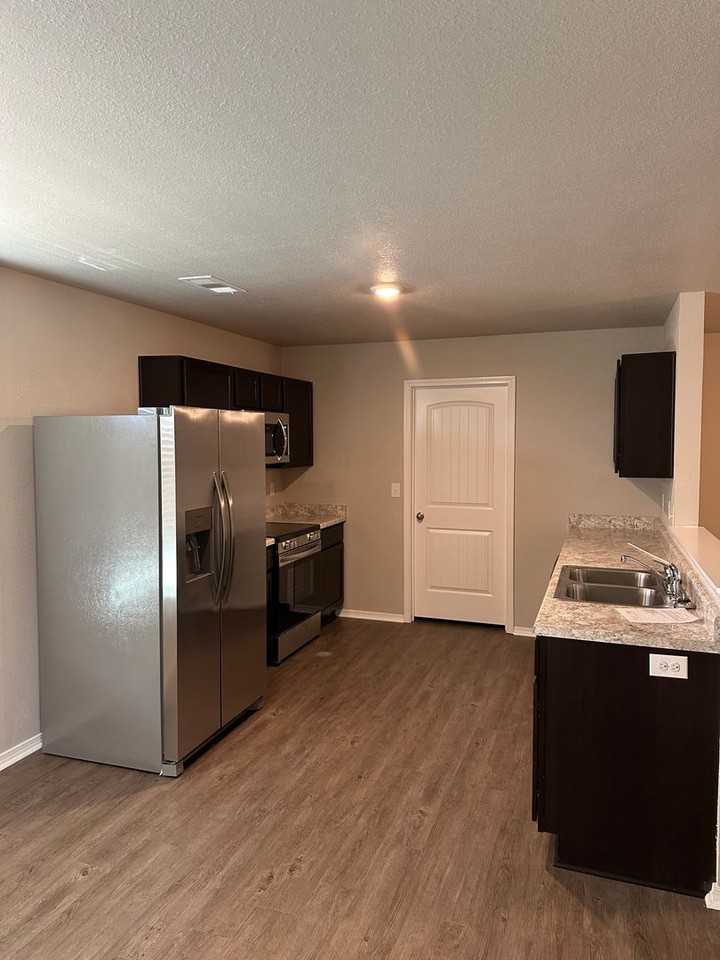 5107 Yukon Dr - Photo 5 of 18